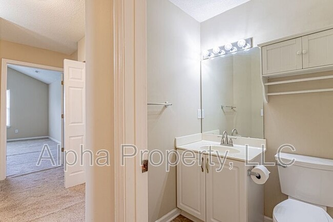 Building Photo - 8 Cotter Ln