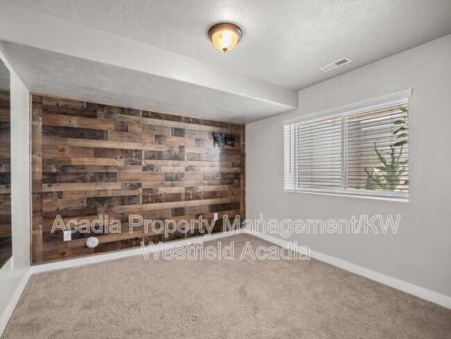 Building Photo - 15179 S Cantle Dr