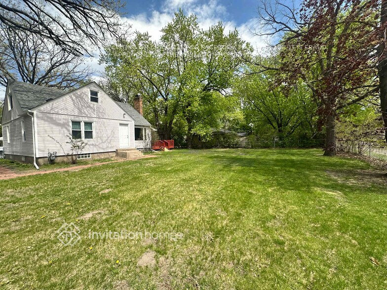Building Photo - 8501 Goodhue St NE