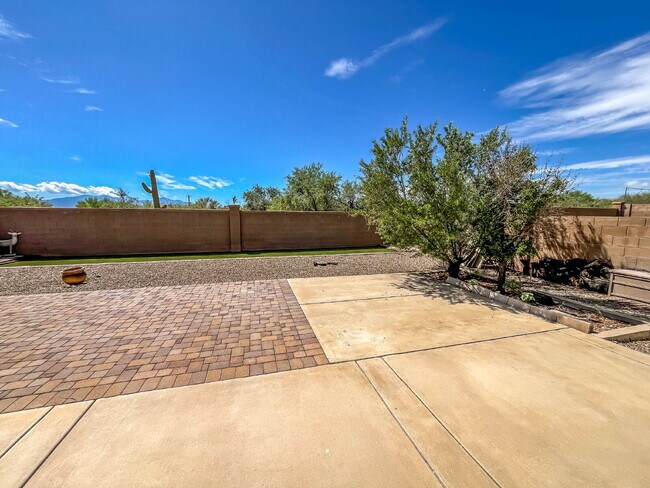 Building Photo - Spacious Rancho Sahuarita Home with Solar, 3-Car Garage, Desert Views and Oversized Loft $500 off...