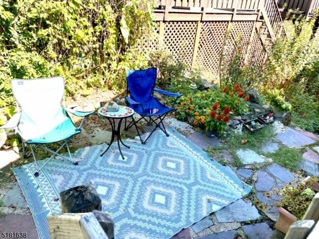 Building Photo - 136 Cedar Lake Rd W