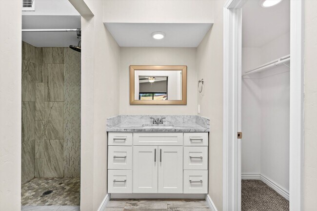 Building Photo - Charming home located in Indian Ridge Esta...