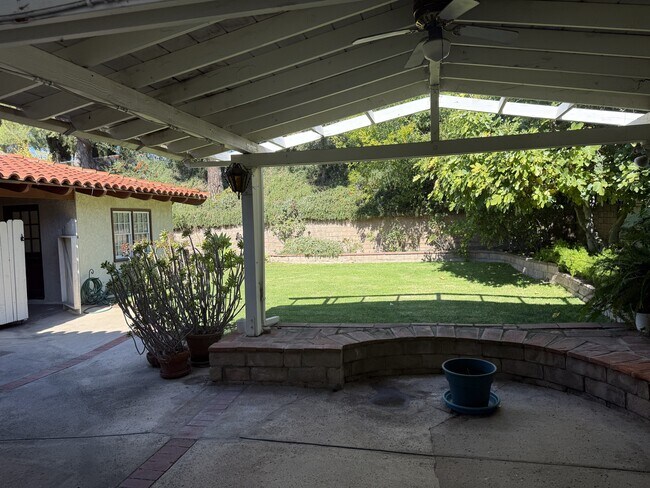 Building Photo - 217 Starlane Dr