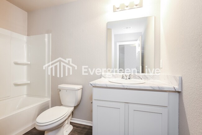 Building Photo - 1071 Huntington Dr