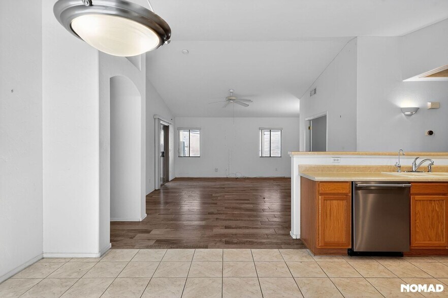 Building Photo - 4660 S Valley Rd