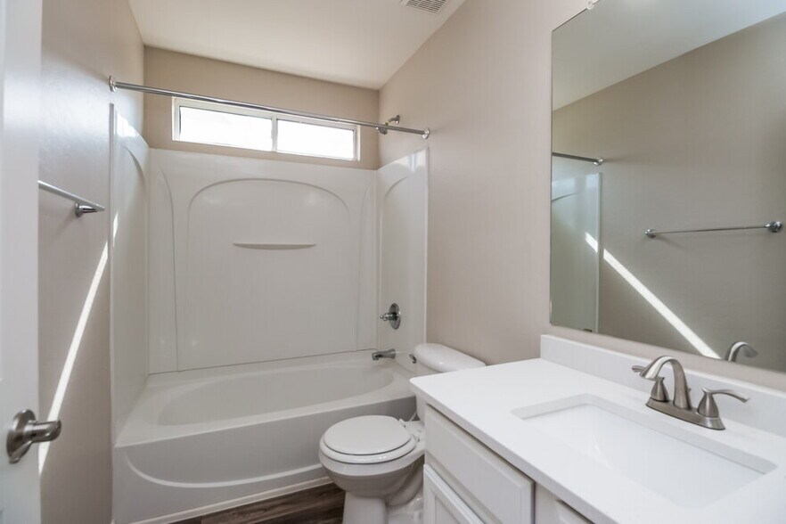 Building Photo - 1306 S 119th Dr