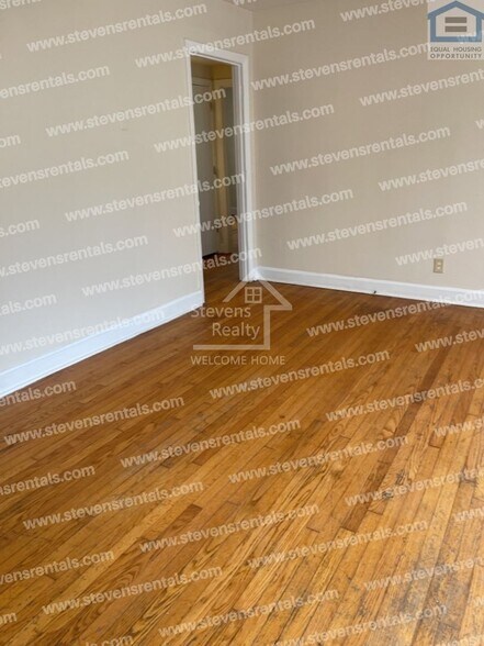 Building Photo - 1720 Cambridge Dr