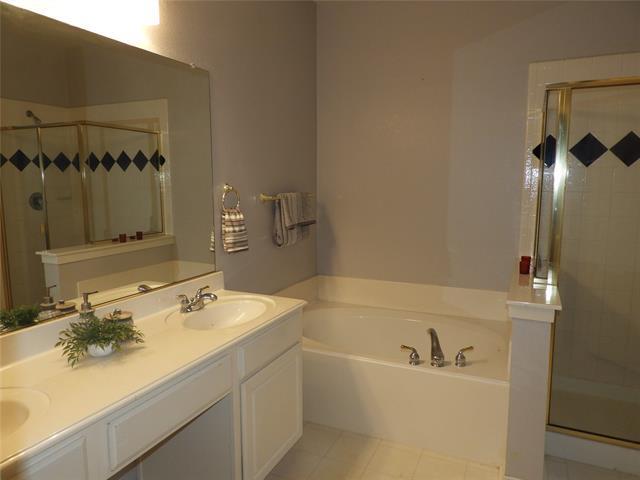 Building Photo - 3104 Cedardale Dr