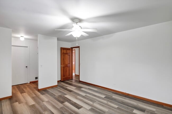 Building Photo - 30W274 Brighton Ct