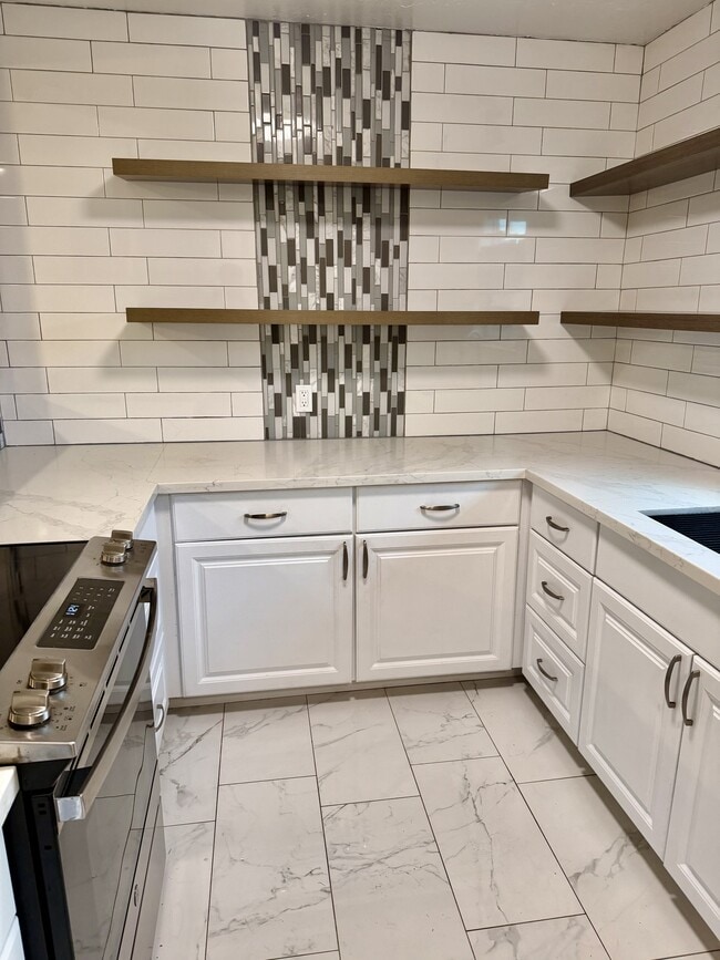 Building Photo - 986 S Hope Ave