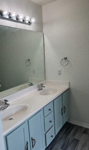 Building Photo - 551 Bridle Ridge