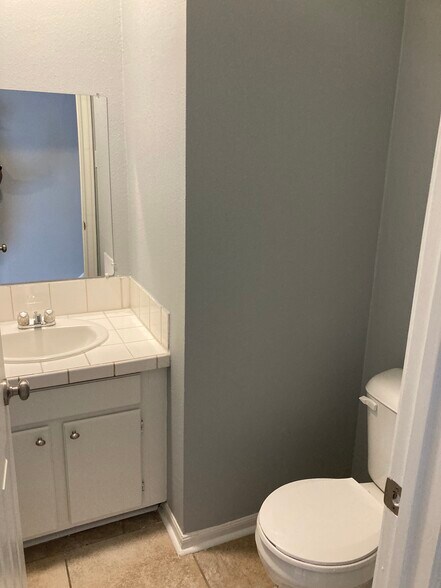 Building Photo - 13715 Kenner Ave