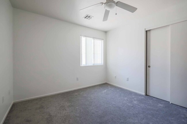 Building Photo - Modern Mountain’s Edge Townhouse with Community Amenities!