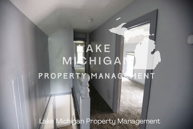Building Photo - 744 Lake Michigan Dr NW