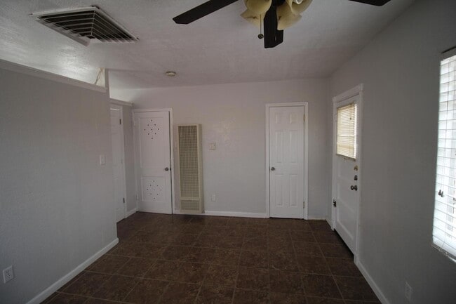 Building Photo - 8907 Old County Dr