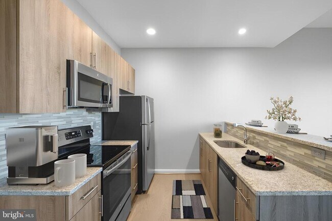 Primary Photo - 200 N 16th St