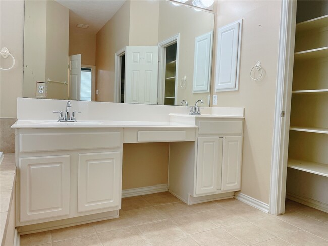 Building Photo - 3118 Autumnjoy Dr