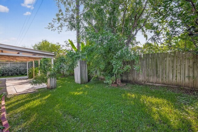 Building Photo - 11714 Peachwood Lake Dr