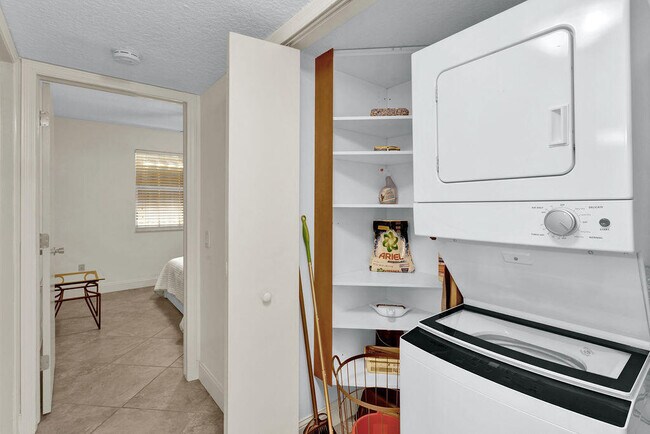 Building Photo - 121 Waterside Dr