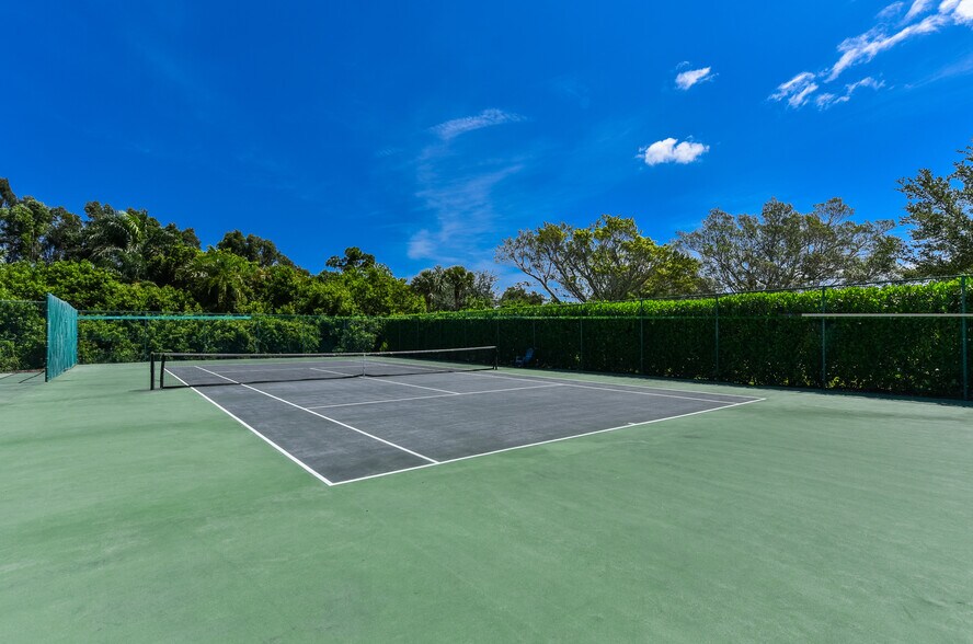 Building Photo - 2273 NW 22nd Ave