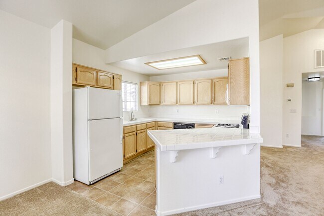 Building Photo - 2 bedroom condo with RARE attached 2 car g...