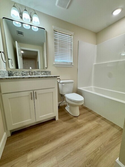 Building Photo - 700 E Johnson Ave