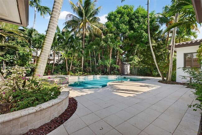 Building Photo - 465 NE 52nd St