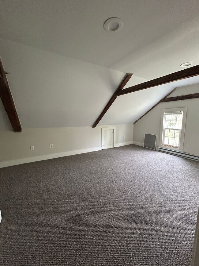 Building Photo - PRICE REDUCTION - Beautiful renovated 5 be...