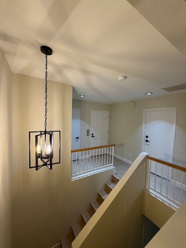 Building Photo - Beautiful 3 Bedroom 2 1/2 Bathroom Granada Hills Townhouse! Must See! Ready For Move-In!