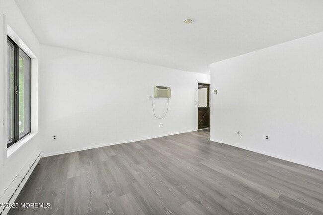 Building Photo - 120 Amberly Dr