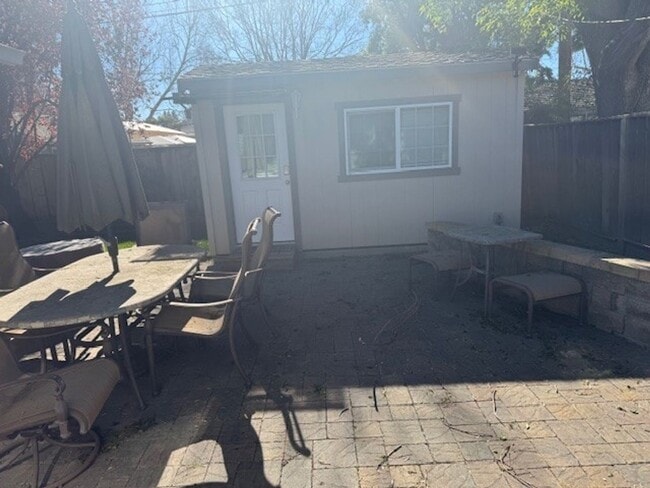 Building Photo - Beautiful Willow Glen 3 Bedroom 2.5 Bath Home.  Located in a desirable neighborhood.