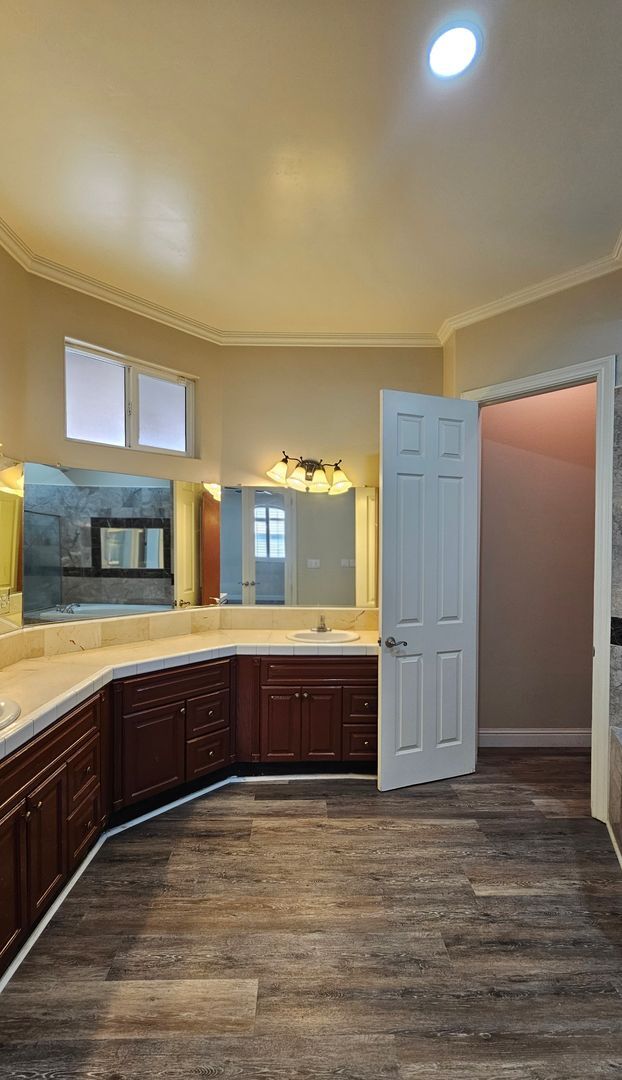 Building Photo - Luxurious Home in North Bakersfield 3 BD 3 BA