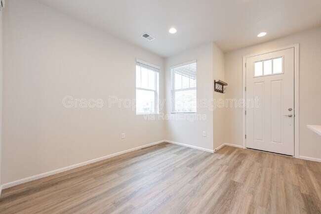 Building Photo - 5358 Routt St