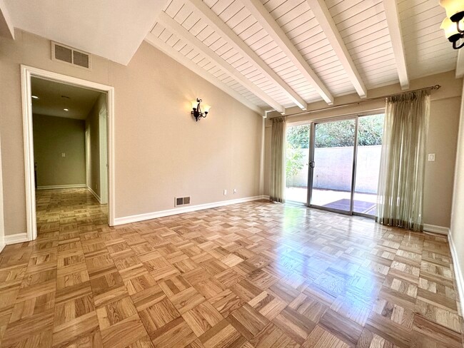 Building Photo - 1316 Granvia Altamira