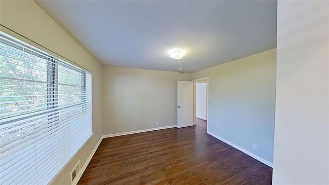 Building Photo - 841 Hillside Dr