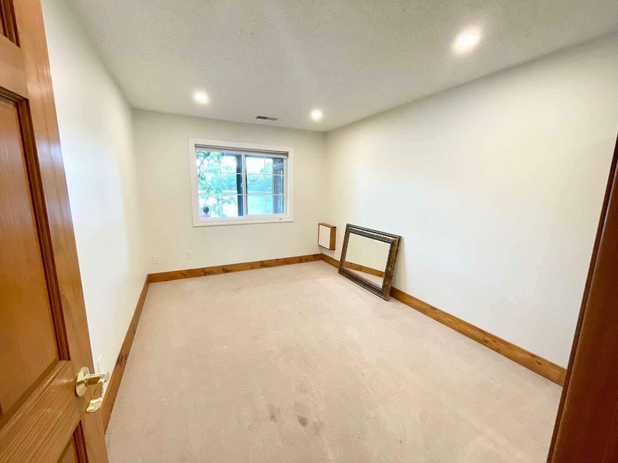 Building Photo - 3660 Pilot Knob Rd