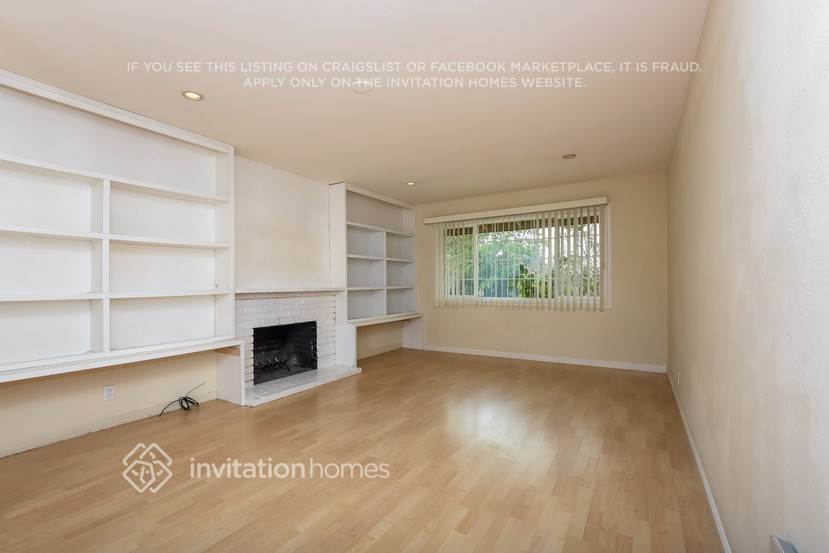 Building Photo - 274 Redwing St