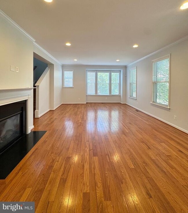 Building Photo - 2048 Blunt Lane