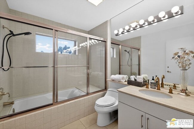 Building Photo - 196 Kavenish Dr