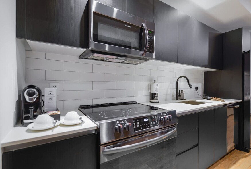 Building Photo - 398 NE 5th St