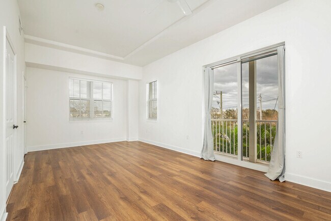 Building Photo - 3960 N Flagler Dr