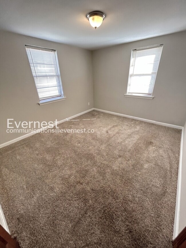 Building Photo - 344 Midridge Dr