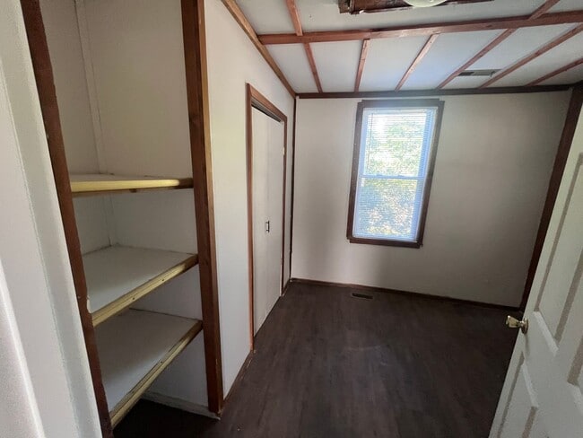 Building Photo - 3 Bedroom House!