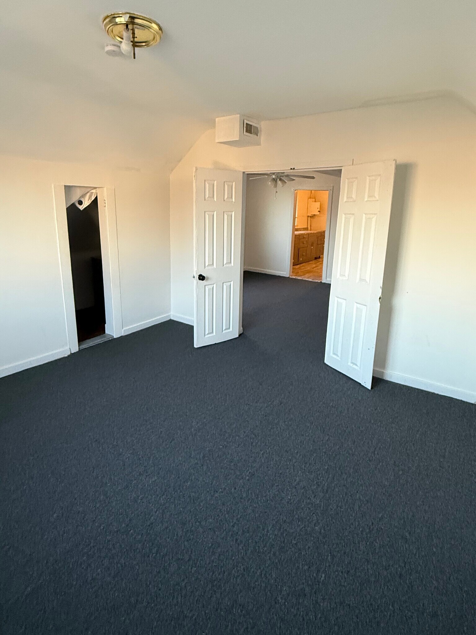 Building Photo - 9727 Dequindre St