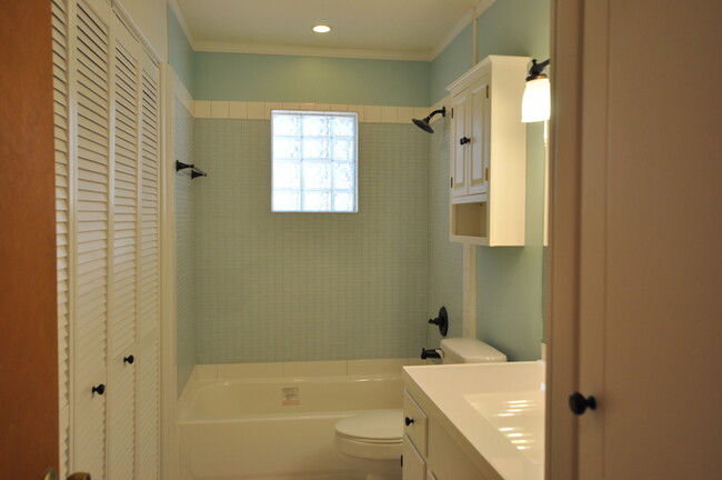 Building Photo - COMING SOON! 3 Bedroom 1.5 Bath Rental in ...