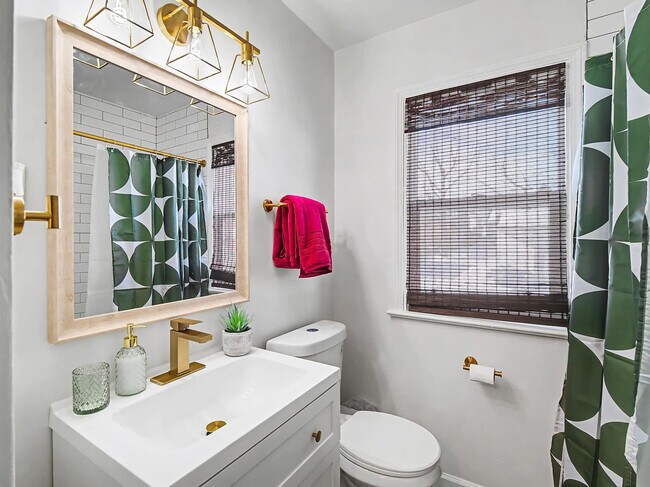 Building Photo - 5252 W 45th St