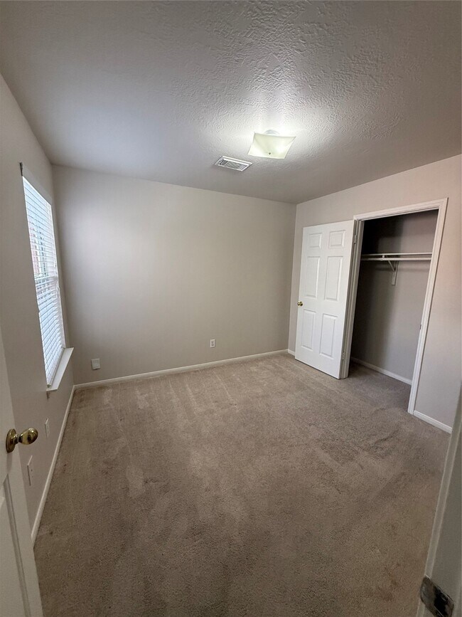 Building Photo - 11906 Oakner Dr