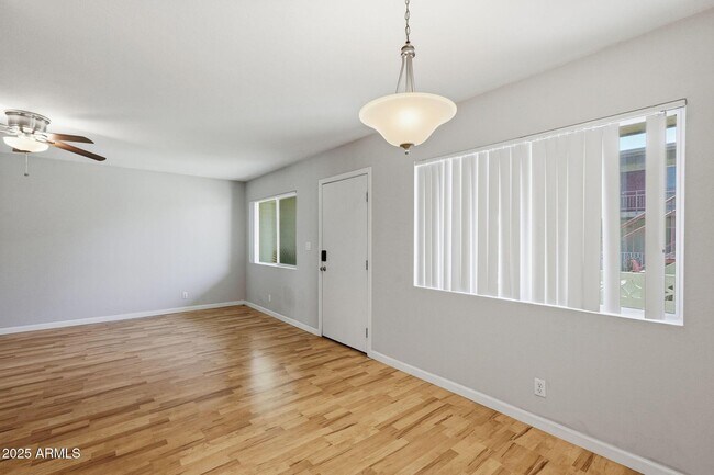 Building Photo - 1702 W Tuckey Ln