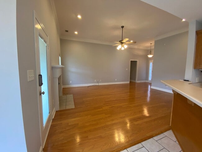 Building Photo - 205 Drayton Ct