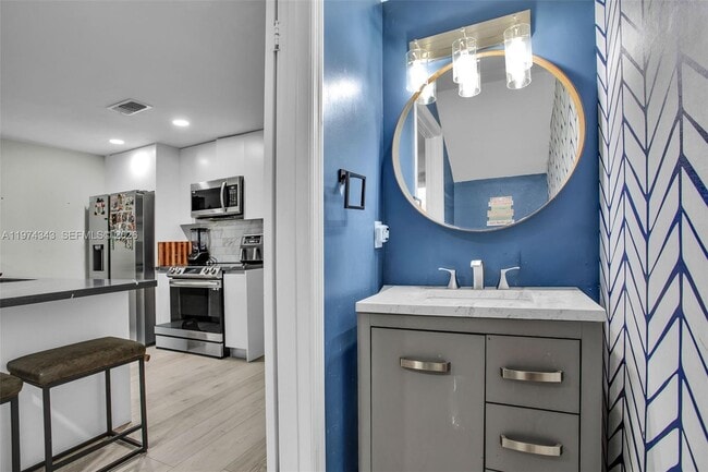 Building Photo - 850 Sorrento Dr